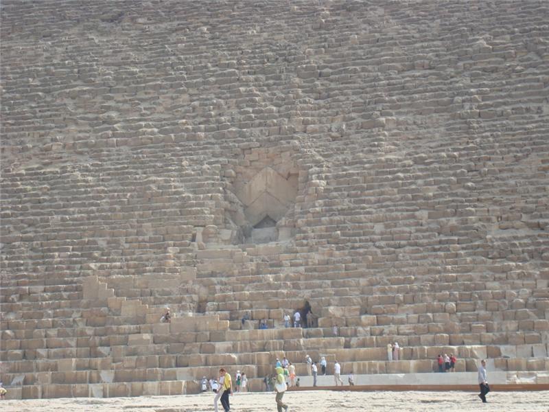 Заглубленный вход во вторую внутреннюю пирамиду Хеопса