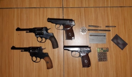 На юге столицы сотрудники правоохранительных органов задержали подозреваемого в незаконном хранении оружия