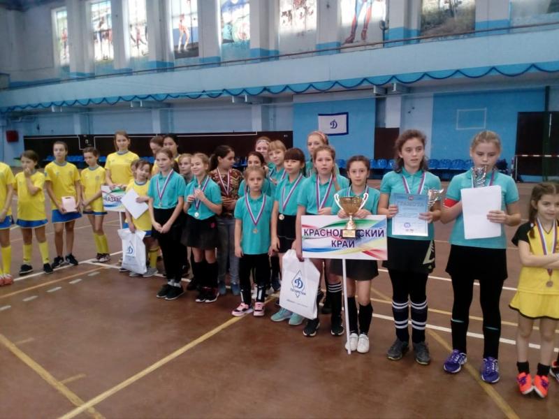 Юные анапские хоккеистки стали победительницами всероссийского турнира