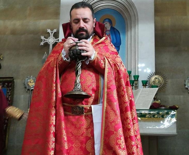 Бесстрашный армянский священник объяснил министру Армении значение его фамилии