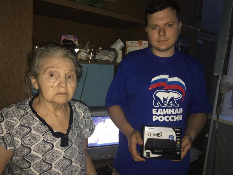 Королёвские единороссы продолжают оказывать помощь в подключении приставок для цифрового ТВ