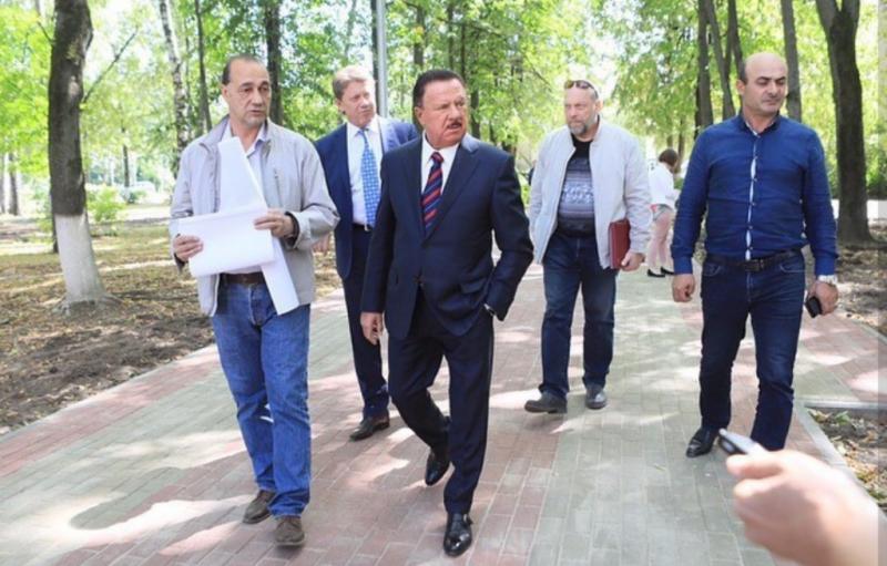 Секретарь королёвской «Единой России» проверил ход благоустройства парка у ДиКЦ «Костино»