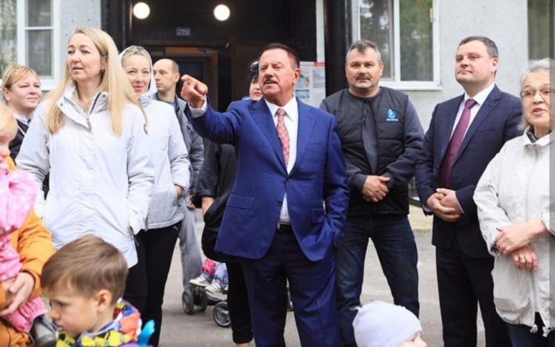 Секретарь королёвской «Единой России» проверил ход благоустройства королёвских дворов