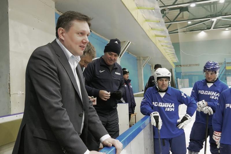 Александр Чурин встретился с игроками кировской «Родины»