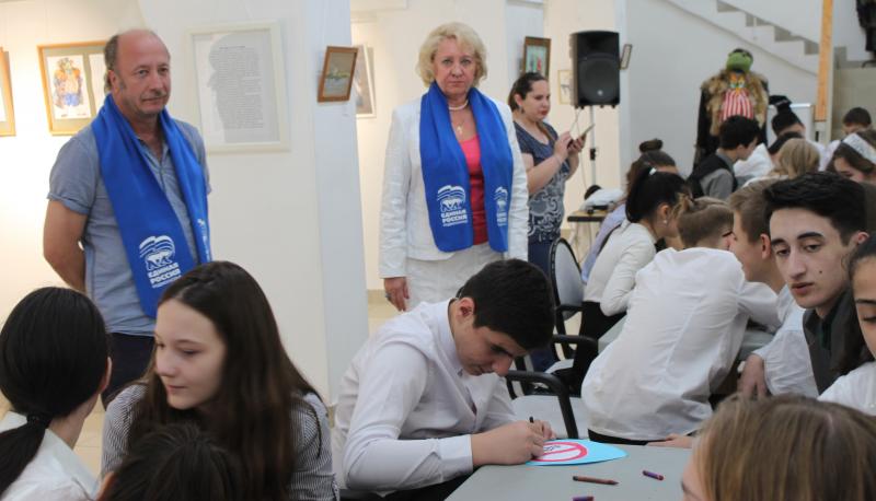 Единороссы и сторонники партии рассказали школьникам Реутова об основах здоровой жизни