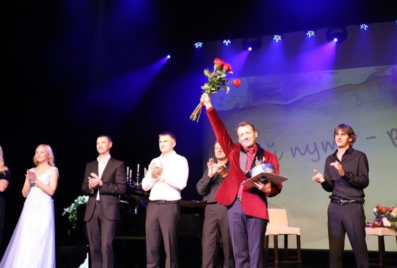 Ветеран Росгвардии Руслан Шаповалов пригласил на концерт романсов военнослужащих, сотрудников и жителей столицы Югры