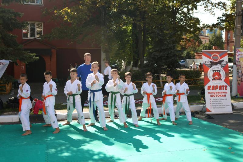 Мастера карате начали бесплатные занятия для детей в Реутове