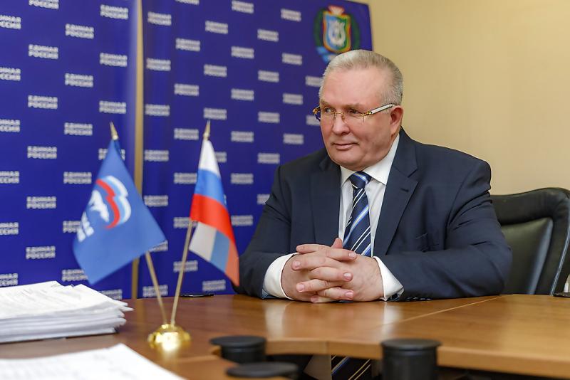 Владимир Семенов провёл приём граждан по личным вопросам в Куть-Яхе