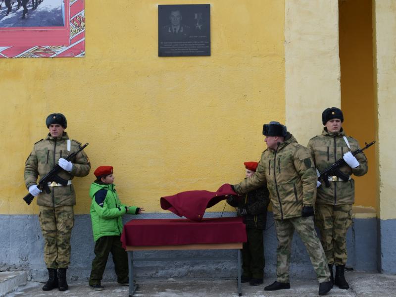 В г. Ангарске Иркутской области открыли мемориальную доску Героя России Игоря Груднова