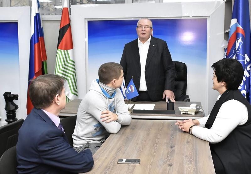 Владимир Семенов поддержал шахматный турнир, посвящённый дню рождения «Единой России»