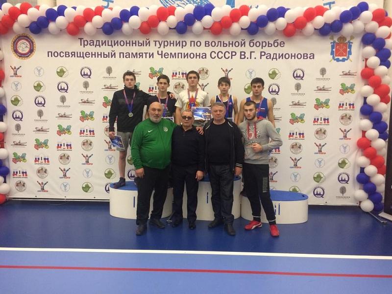 Юные борцы абхазского спортивного клуба «Абаза» собрали полный комплект медалей на турнире в Петербурге