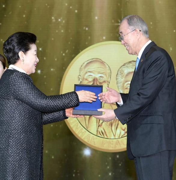 Маки Салл и Муниб Юнан стали лауреатами Sunhak Peace Prize 2020