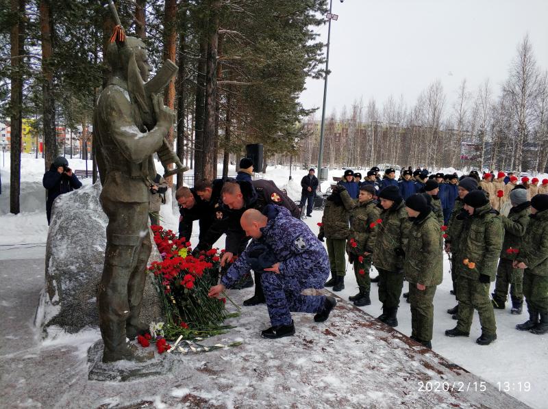 Офицеры югорской Росгвардии приняли участие в мероприятиях, посвященных Дню памяти о россиянах, исполнявших служебный долг за пределами Отечества