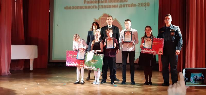 Конкурс детского творчества 
среди образовательных учреждений Петроградского района «Безопасность глазами детей - 2020».