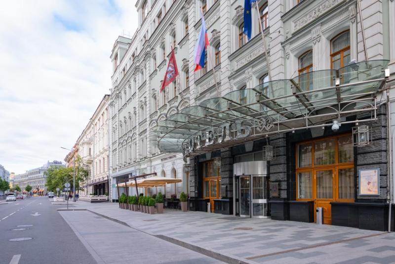 Половину отеля «Петр I» в центре Москвы могут продать