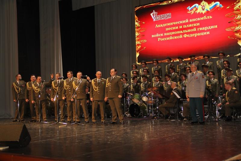 В Тюмени академический ансамбль песни и пляски Росгвардии поздравил горожан с Днем защитника Отечества