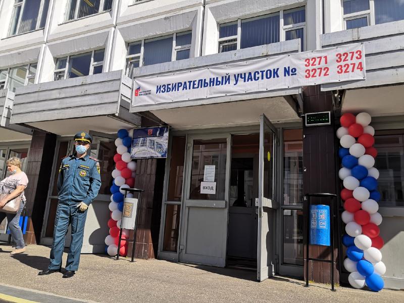 Сотрудники столичного управления МЧС обеспечили пожарную безопасность в дни проведения общероссийского голосования