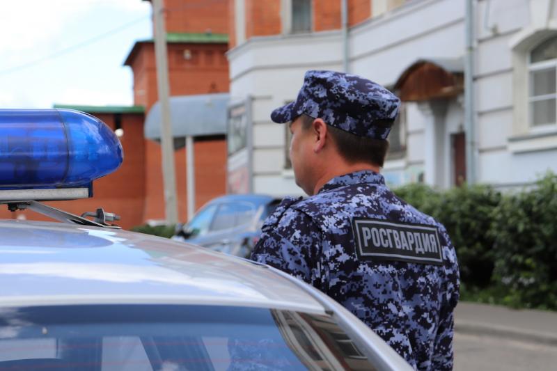 В Новосибирской области сотрудники Росгвардии, задержали граждан, пытавшихся ограбить женщину