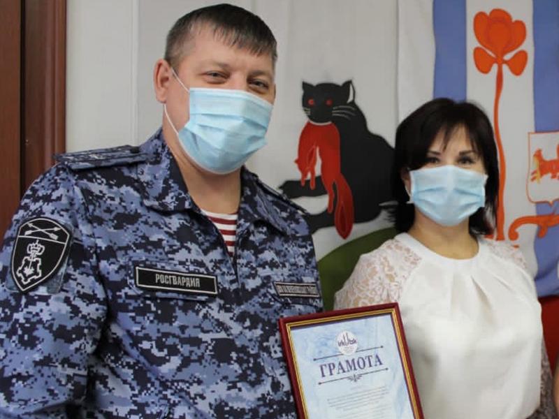 В Иркутской области наградили сотрудников вневедомственной охраны Росгвардии за охрану общественного порядка при проведении массовых мероприятий