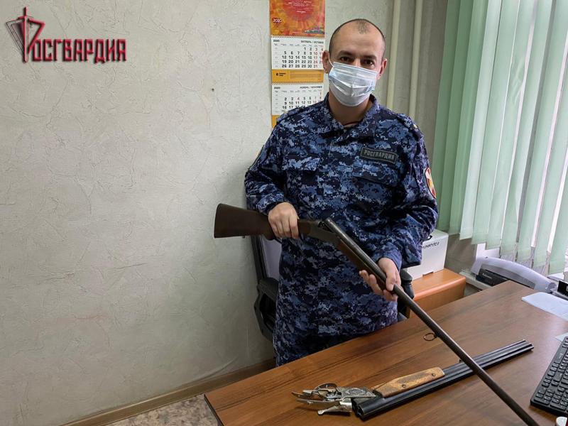 Жители Иркутской области продолжают сдавать оружие в подразделения Росгвардии