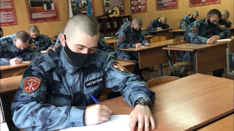 В Калининграде военнослужащие по призыву приняли участие во всероссийской акции Росгвардии «Спасибо, мама!»