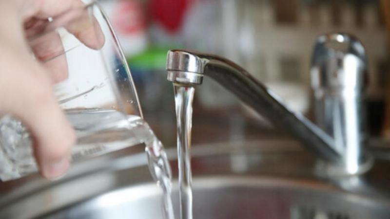 Жители трех округов жалуются на качество воды в доме