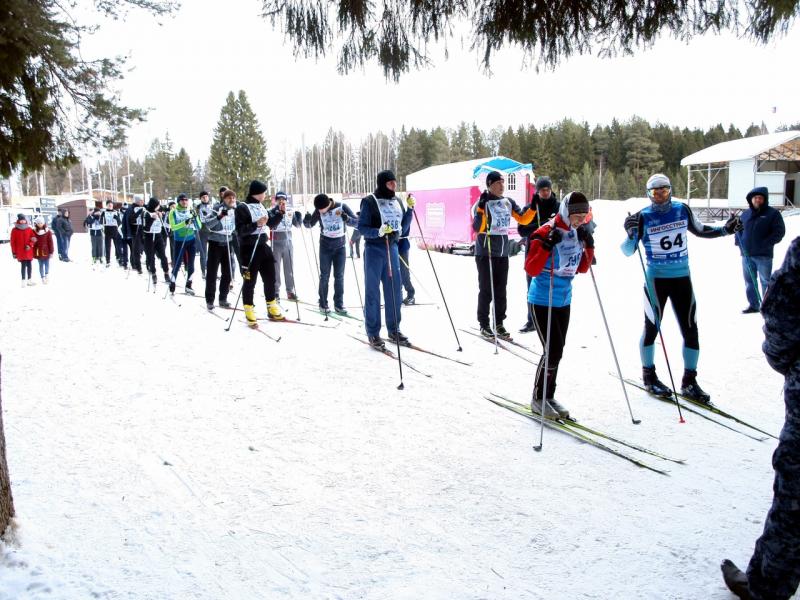 Кировские сотрудники вневедомственной охраны приняли участие в лыжных гонках, посвященных юбилею Росгвардии