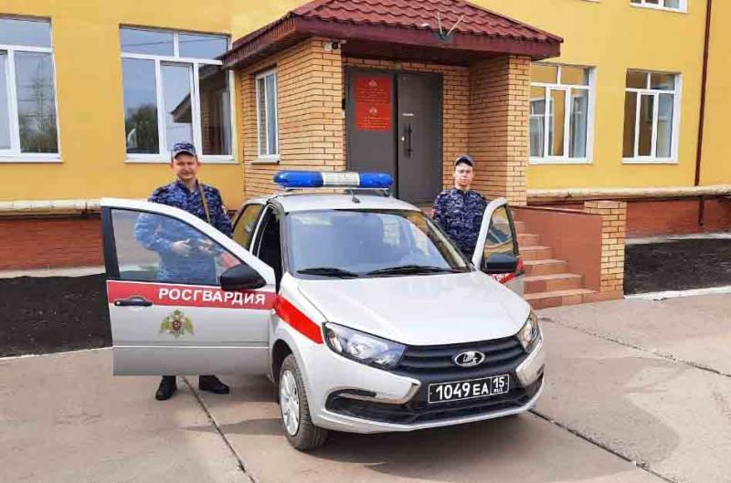 В Саранске сотрудники вневедомственной охраны Росгвардии приняли участие в тушении пожара