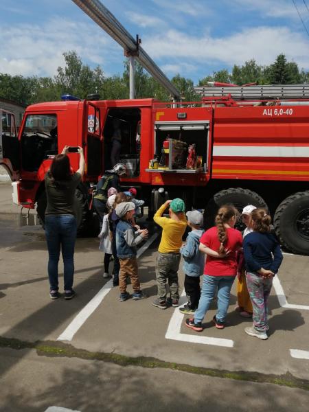 Огнеборцы 267-й пожарной части ГКУ МО «Мособлпожспас» провели урок безопасности для дошкольников поселка Лунево