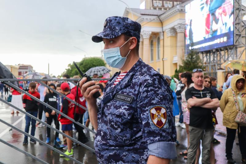 На Ставрополье росгвардейцы обеспечили правопорядок и общественную безопасность в День России