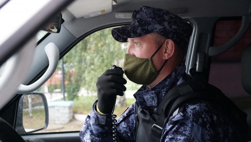 Кировские росгвардейцы задержали подозреваемых в умышленной порче имущества