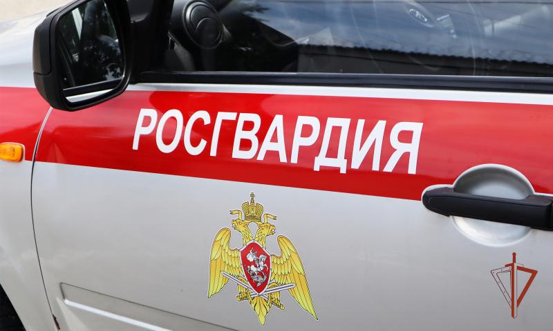 На Ставрополье росгвардейцы пришли на помощь жителям многоквартирного дома, в котором произошло возгорание