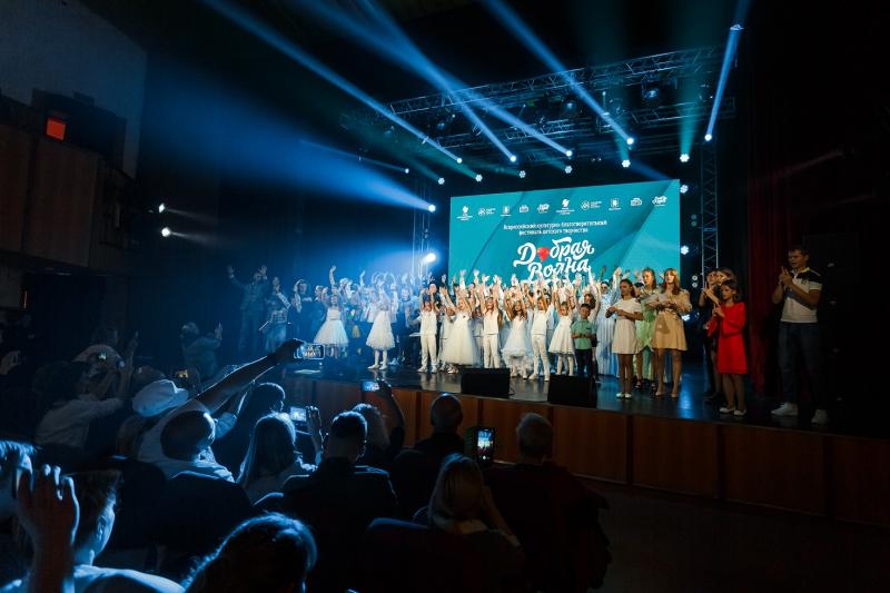 В г. Кемерово с успехом прошел региональный этап благотворительного фестиваля детского творчества «Добрая волна»