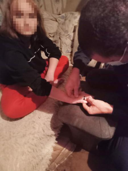 Спасатели ГКУ МО «Мособлпожспас» сняли кольцо, застрявшее на пальце подростка