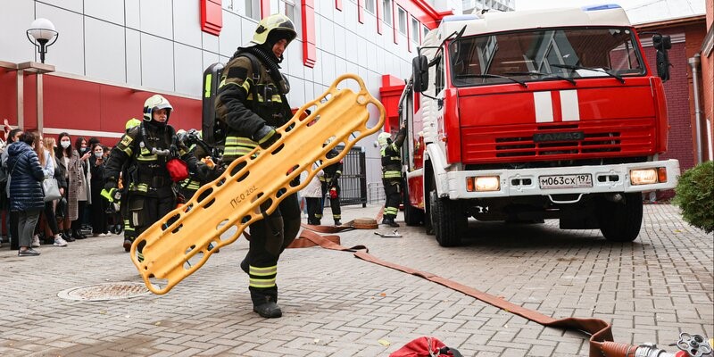 Сработали как часы: пожарные провели учения в Московском государственном юридическом университете имени О.Е. Кутафина