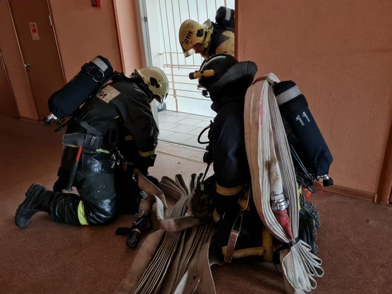 Тренировочные пожарные учения на здание Политехнического колледжа № 50