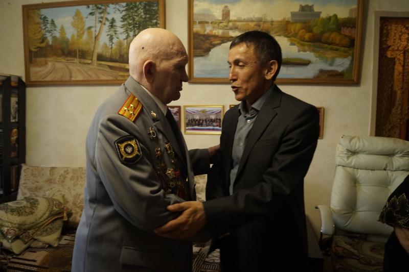 В Йошкар-Оле росгвардейцы поздравили ветерана войны с 96-летием
