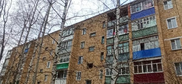 Крышу многоквартирного дома в Емве Республики Коми оперативно отремонтировали после обращения жильцов к Президенту