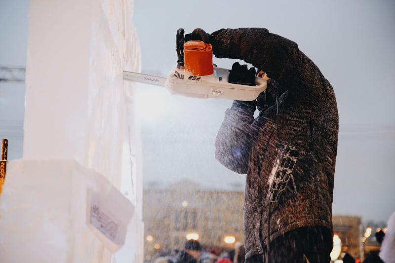 В Парке Горького проходит Международный фестиваль «Снег и лед в Москве». Во время него здесь появится больше 70 ледяных и снежных фигур