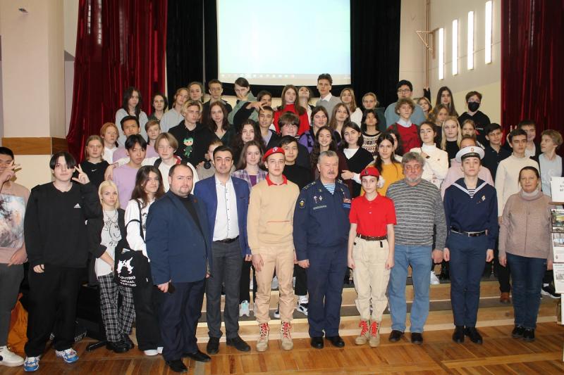 В московской школе состоялась встреча, посвященная героям Отечества