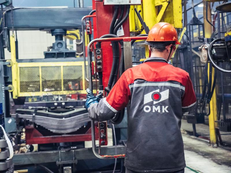 В ОМК изготовили рессоры для спортивных грузовиков – победителей ралли Дакар-2022