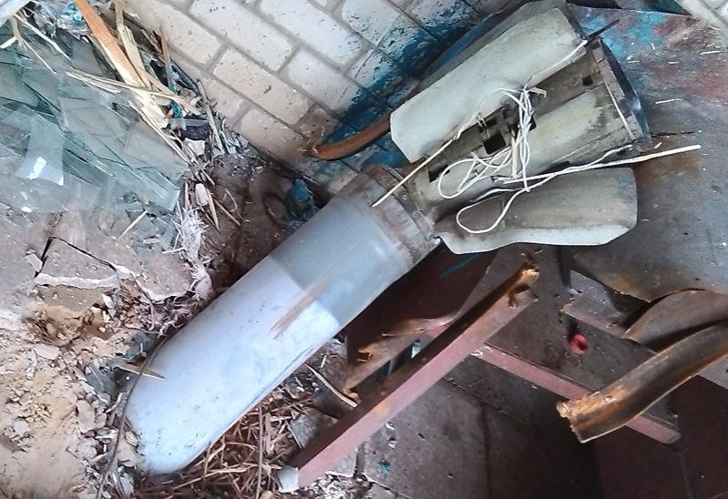 Спецназ Росгвардии обнаружил ракету РСЗО и кассетные боеприпасы в Харьковской области