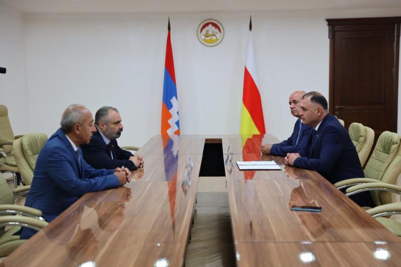 Министр иностранных дел Республики Арцах отбыл с рабочим визитом в Республику Южная Осетия. Фоторепортаж