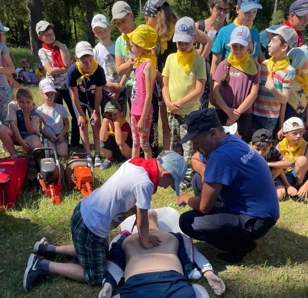 Спасатели ГКУ МО «Мособлпожспас» провели урок безопасности для детей, отдыхающих в школьных лагерях Егорьевска