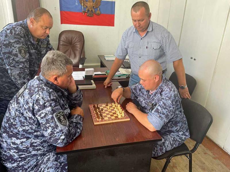 В Челябинской области сотрудники Росгвардии провели мини-турниры по шахматам