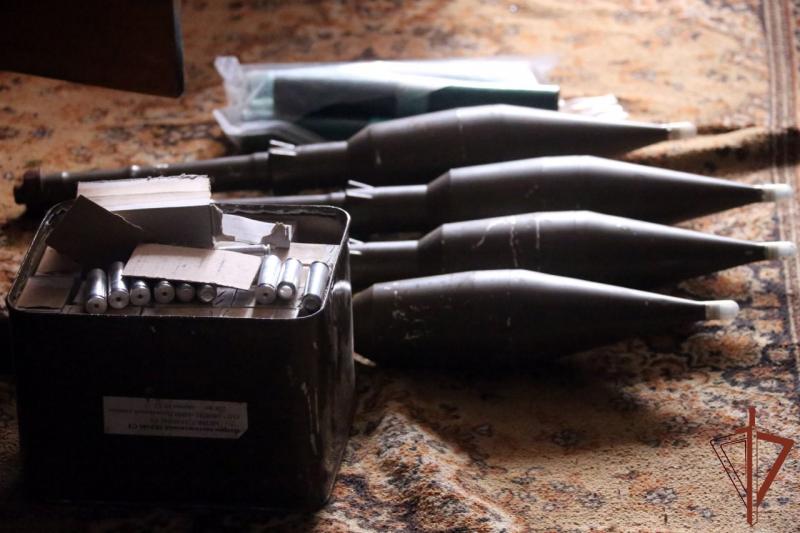 Росгвардейцы изъяли большое количество вооружения из тайников в Харьковской области