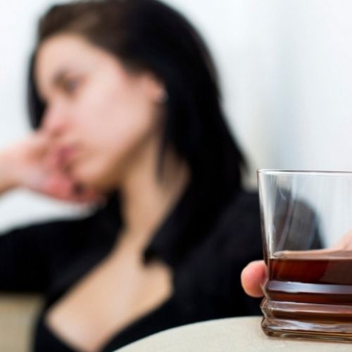 Пить и выть: почему алкоголь - не лекарство от стресса - рассказала к.м.н. Ирина Юзуп