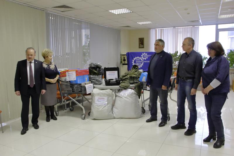 При поддержке администрации Реутова сотрудники АО «ВПК «НПО машиностроения» передали первую партию гумпомощи для новых регионов России
