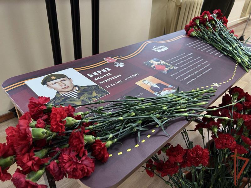 В Новосибирской школе открыли Парту Героя памяти погибшего воина правопорядка