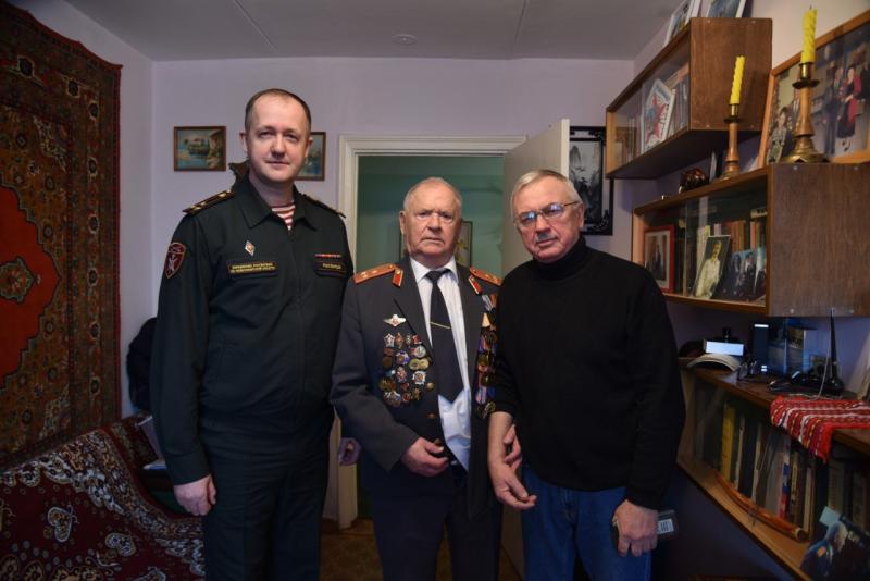 В Новосибирске поздравили с 95-летием ветерана вневедомственной охраны
